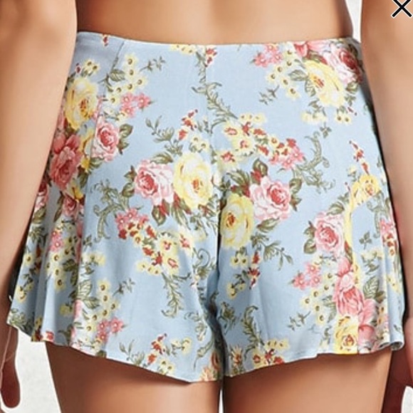 Flowy Floral Shirts - Picture 3 of 4